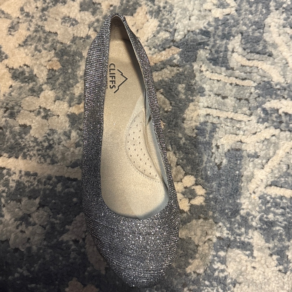 Cliffs by White Mountain Women’s Cheryl Silver Ballet Flats - Picture 5 of 7